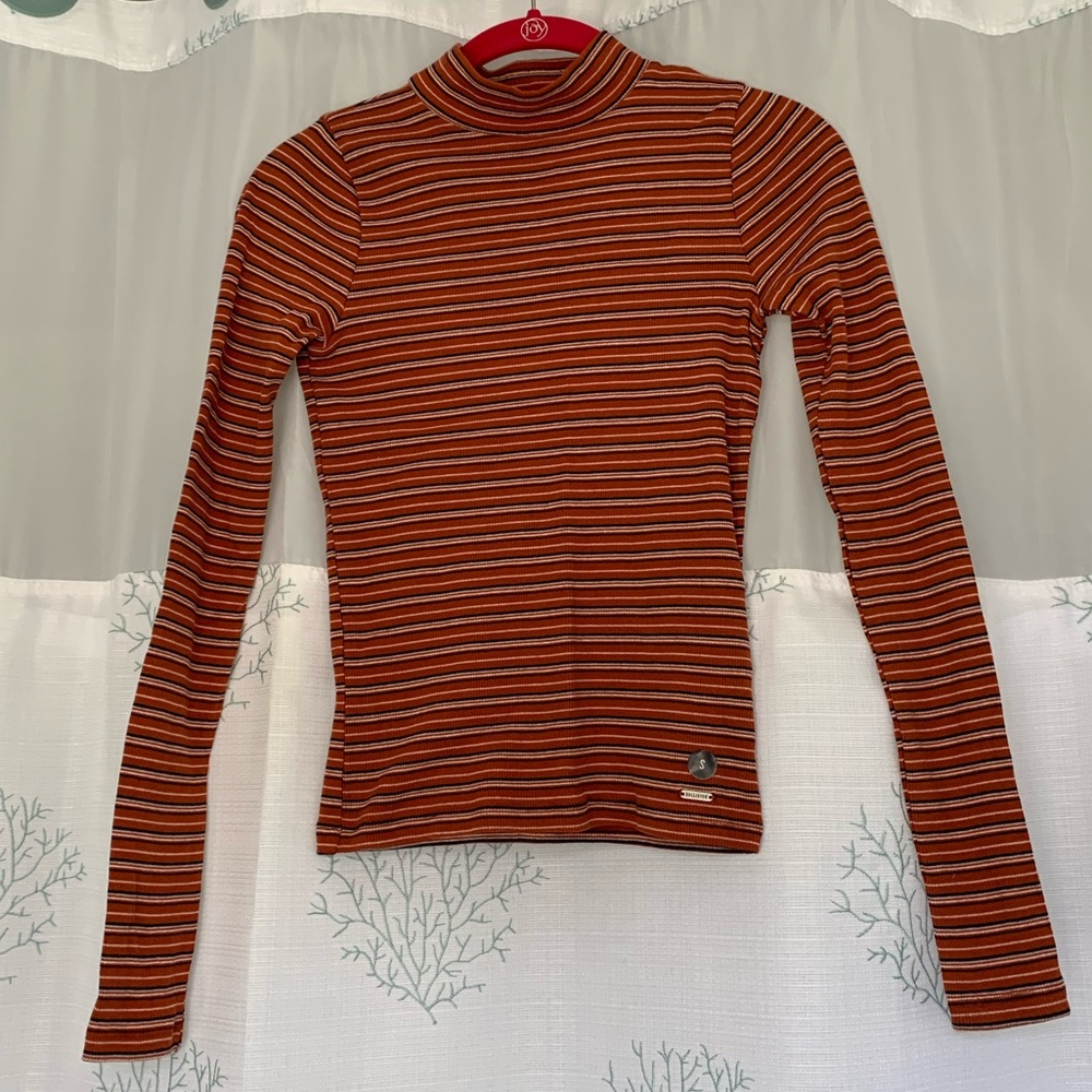 stripped hollister mock neck!